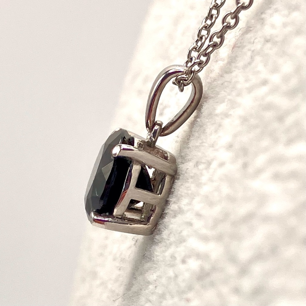 Natural black spinel, round solitaire pendant stainless steel, magnetic clasp - Picture 3 of 7